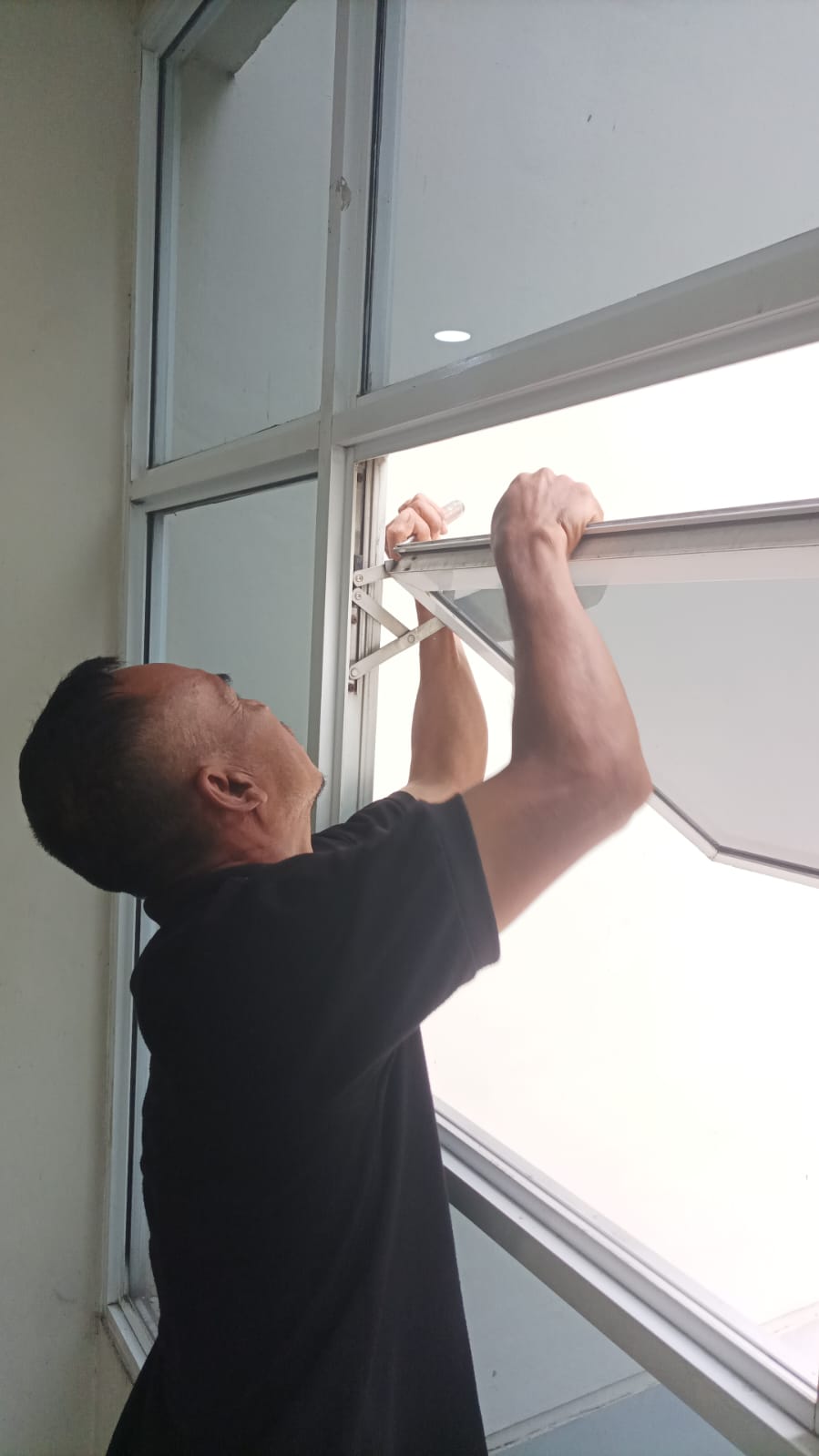 Bongkar Pasang Kaca